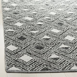 Safavieh Montauk 5'-0" x 8'-0" Rug in Black / Ivory