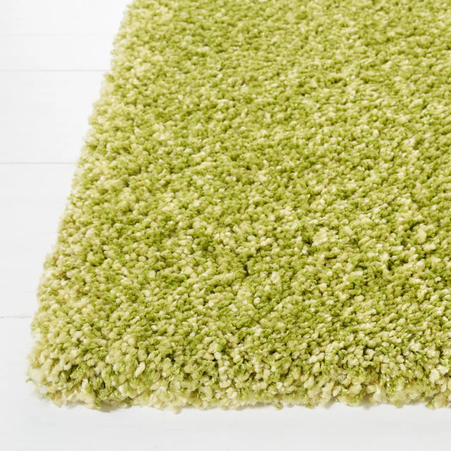 Safavieh Santa Monica Shag 5'-3" x 7'-6" Rug in Green