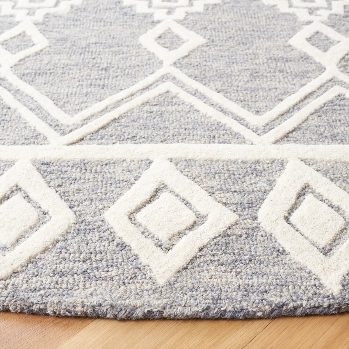 Safavieh Abstract 6'-0" x 6'-0" Rug in Grey / Ivory