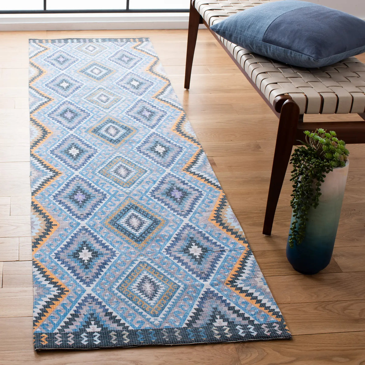 Safavieh Marbella 2'-3" x 8'-0" Rug in Blue / Gold