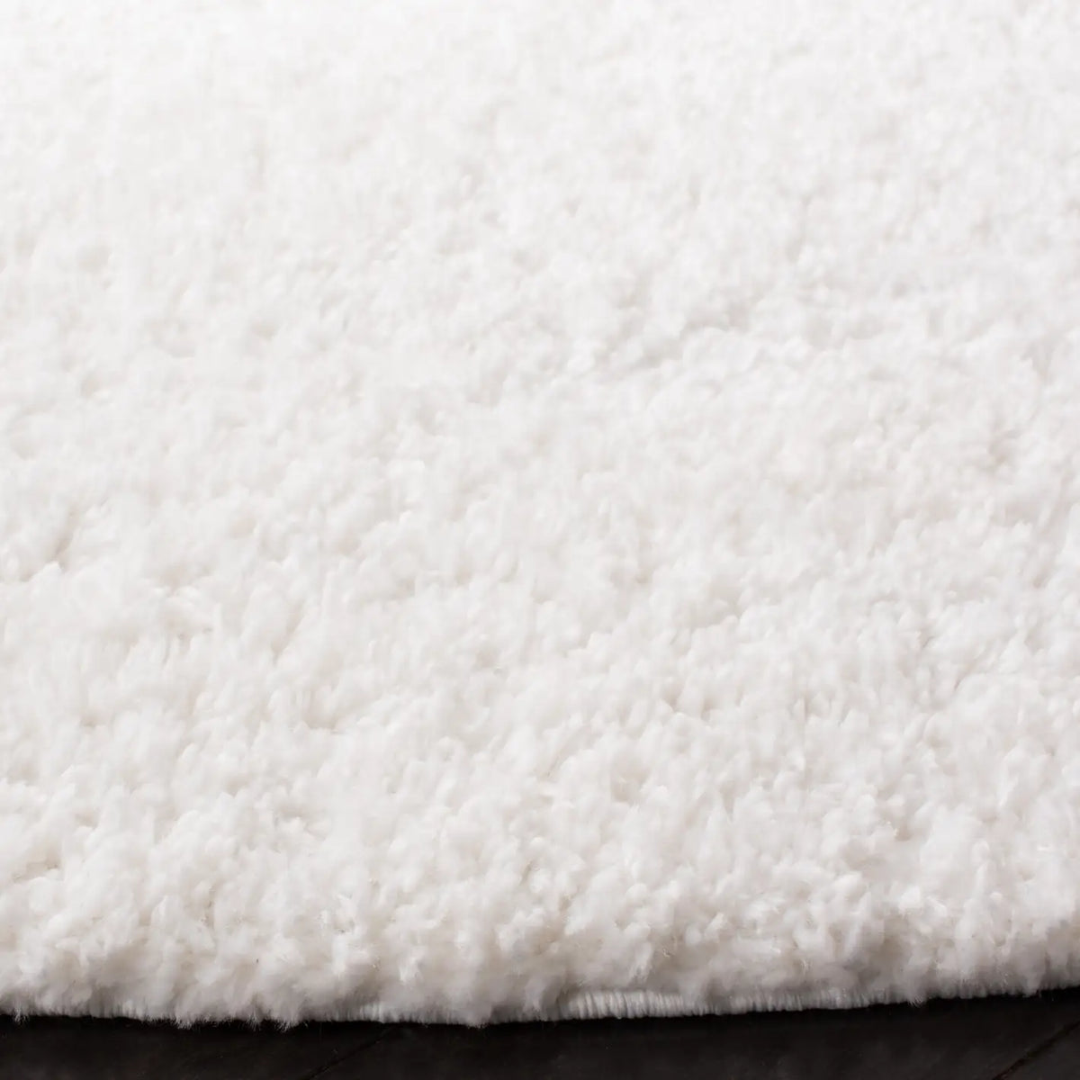 Safavieh August Shag 900 10'-0" x 10'-0" Rug in White