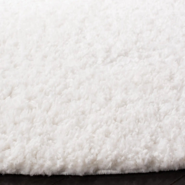 Safavieh August Shag 900 10'-0" x 10'-0" Rug in White
