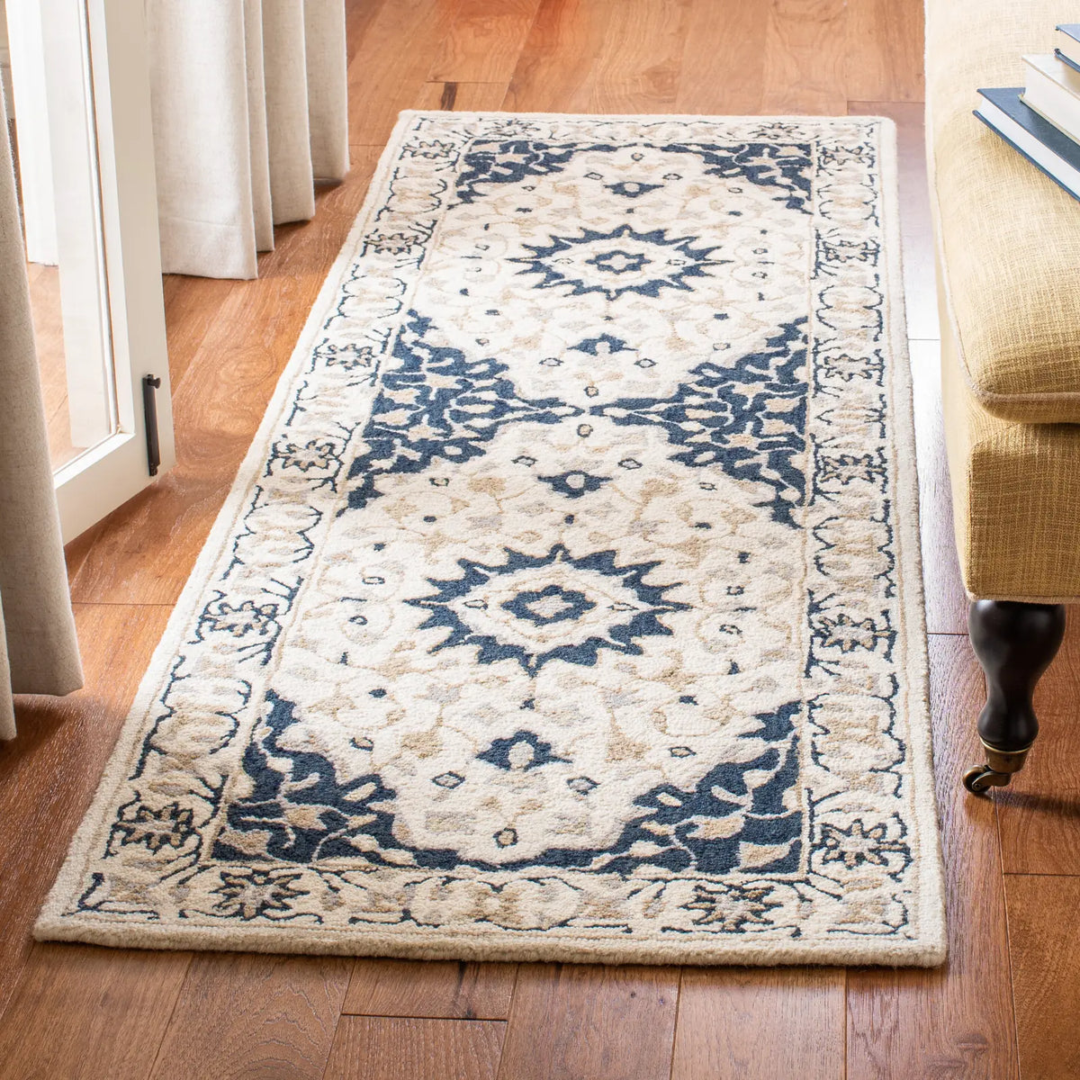 Safavieh Micro-Loop 2'-3" x 7'-0" Rug in Ivory / Navy