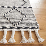 Safavieh Vermont 4'-0" x 6'-0" Rug in Ivory / Black