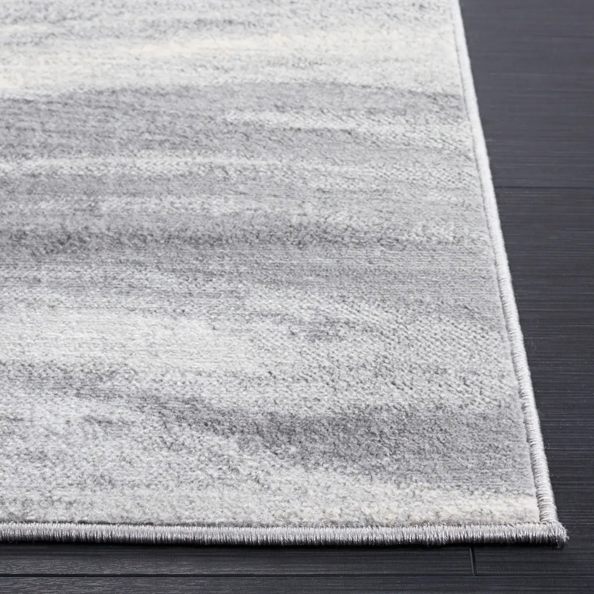 Safavieh Jasper 100 4'-0" x 6'-0" Rug in Grey / Ivory