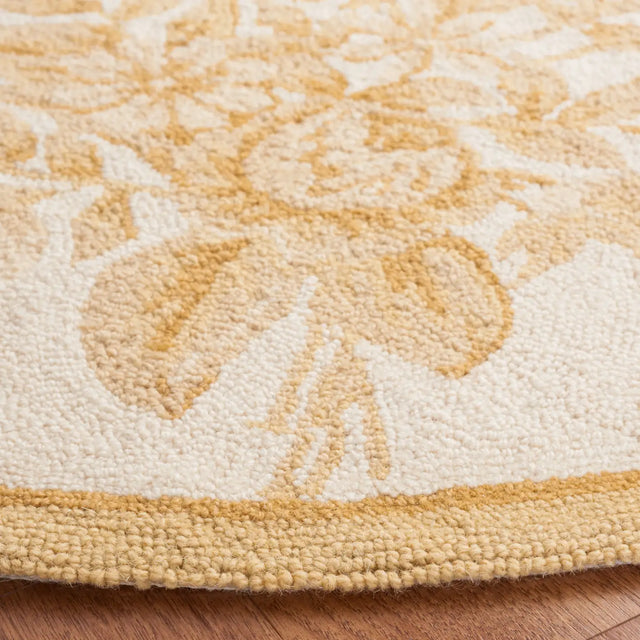 Safavieh Chelsea 5'-6" x 5'-6" Rug in Ivory / Gold