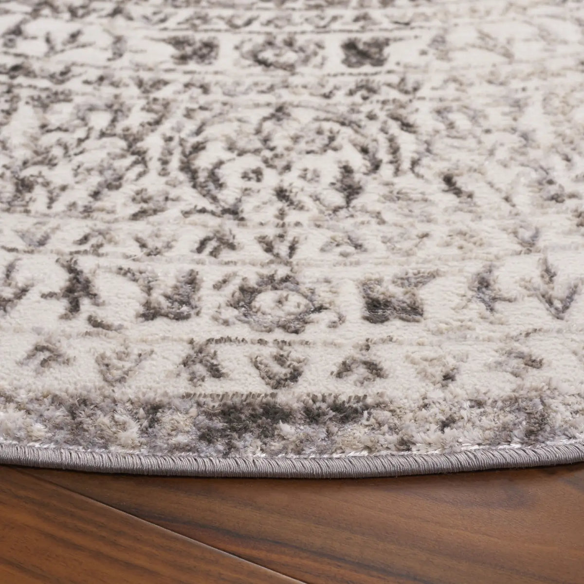 Safavieh Orchard 6'-7" x 6'-7" Rug in Grey / Silver