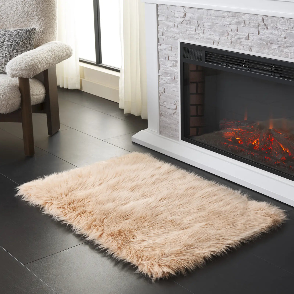 Safavieh Faux Sheep Skin 2'-0" x 3'-0" Rug in Light Pink
