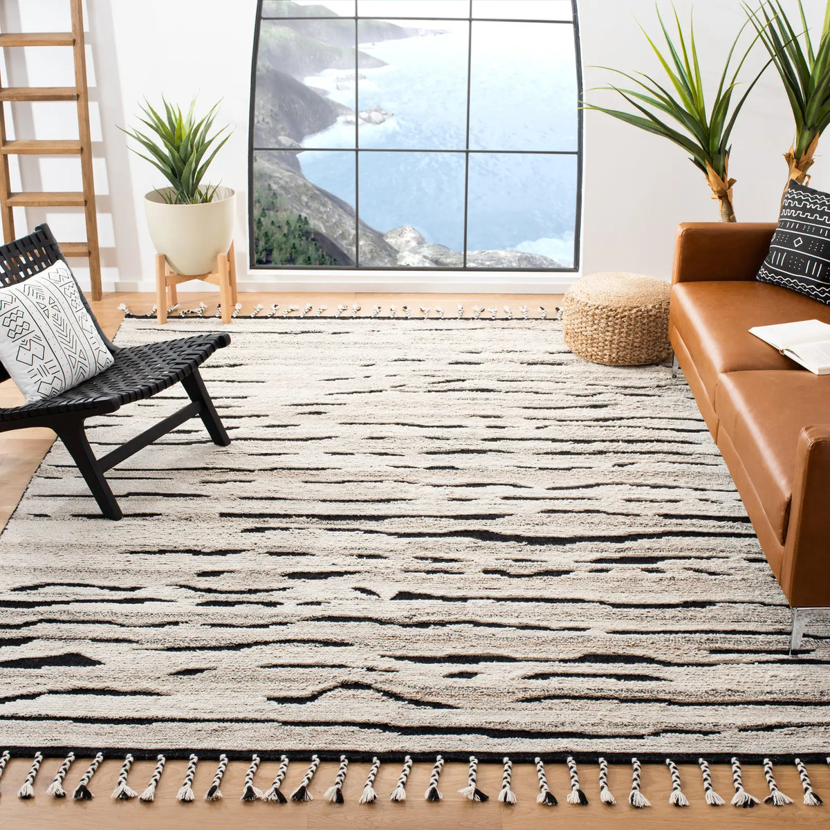 Safavieh Casablanca 8'-0" x 10'-0" Rug in Charcoal / Ivory