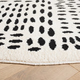 Safavieh Melody 6'-7" x 6'-7" Rug in Ivory / Black