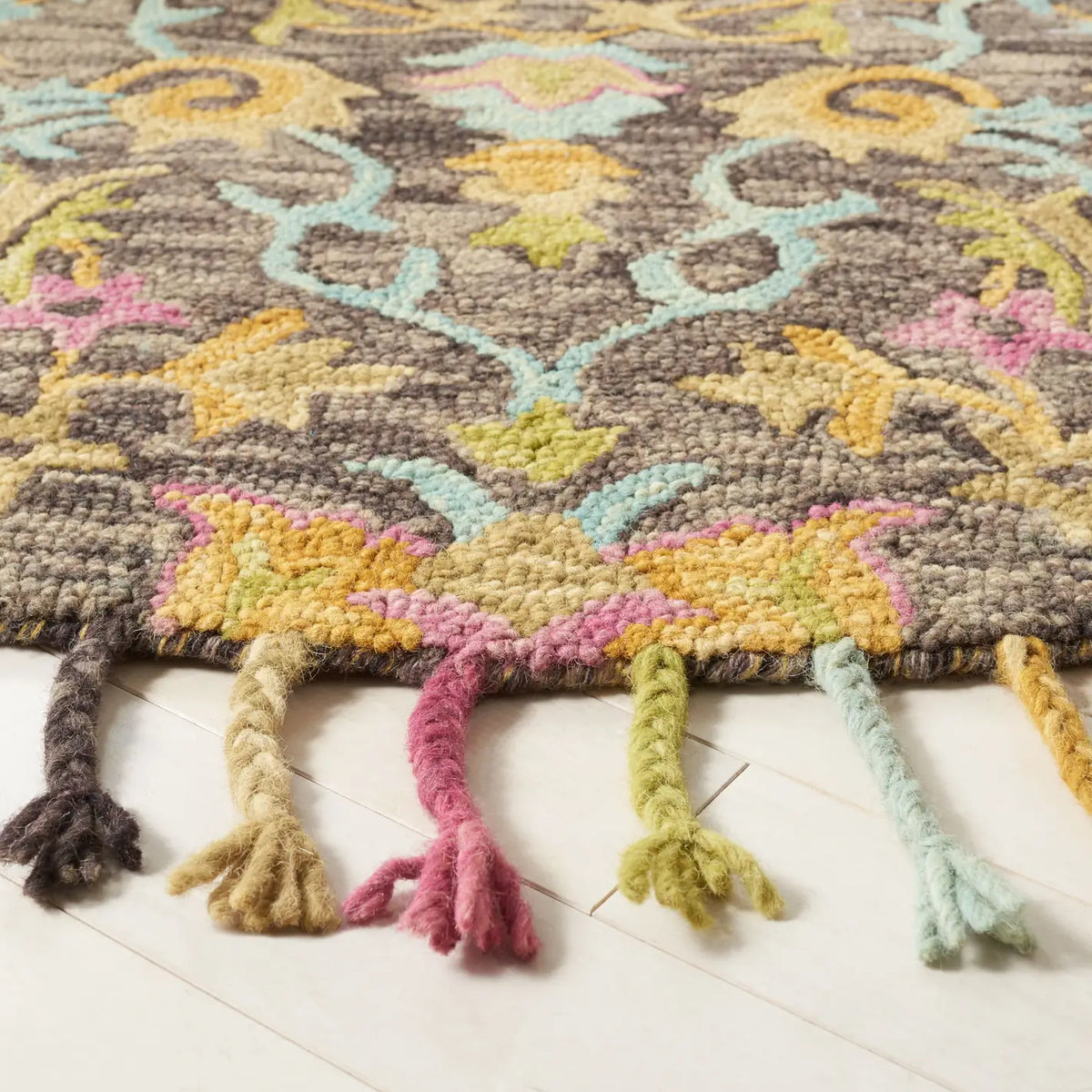 Safavieh Blossom 6'-0" x 6'-0" Rug in Charcoal / Multi