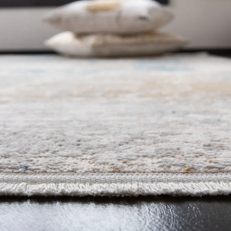 Safavieh Shivan 4'-0" x 6'-0" Rug in Ivory / Grey