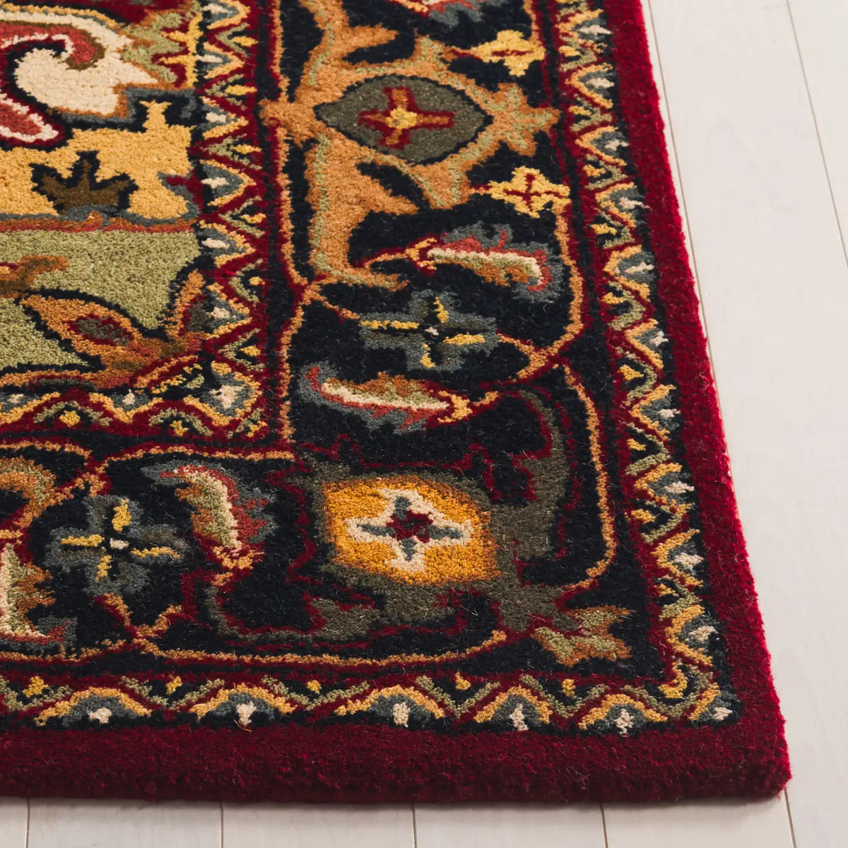 Safavieh Classic 5'-0" x 8'-0" Rug in Assorted / Red