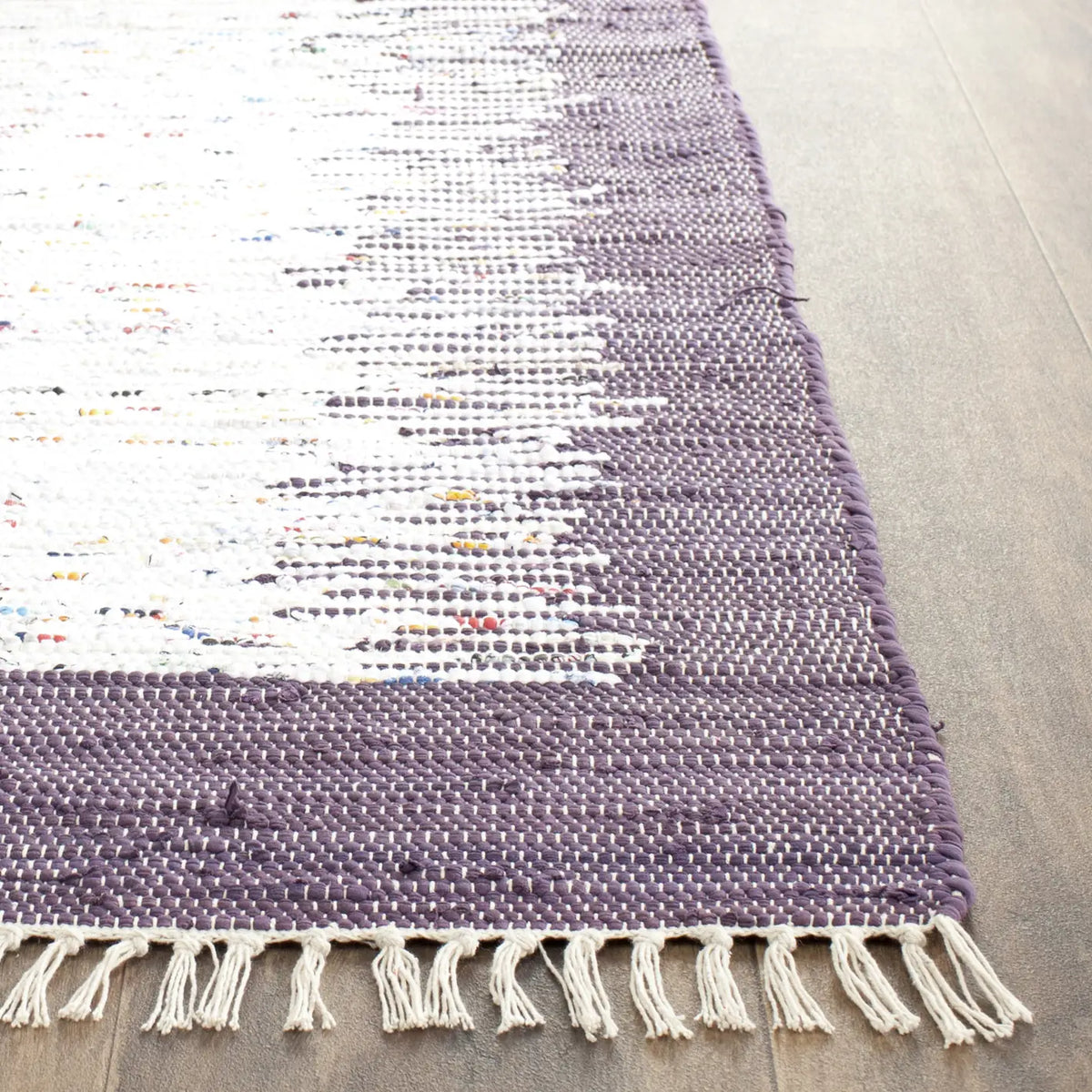 Safavieh Montauk 2'-3" x 7'-0" Rug in Ivory / Purple