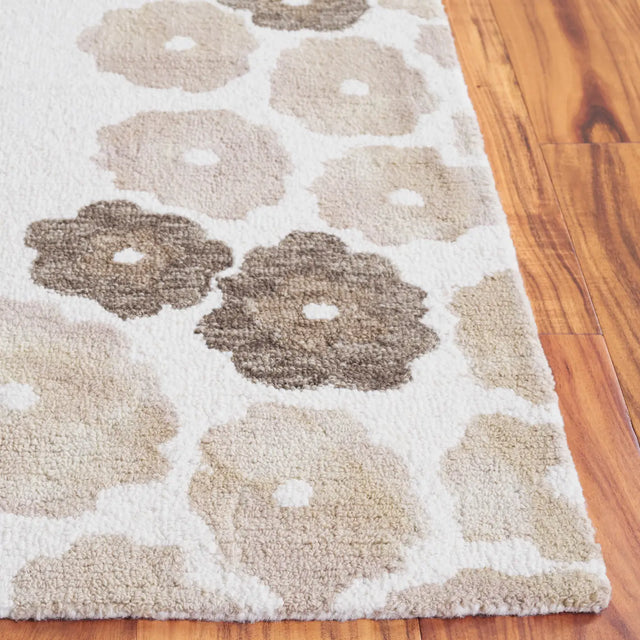 Safavieh Jardin 4'-0" x 6'-0" Rug in Beige / Ivory