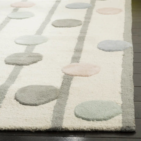 Safavieh Safavieh Kids 5'-0" x 7'-0" Rug in Ivory / Multi