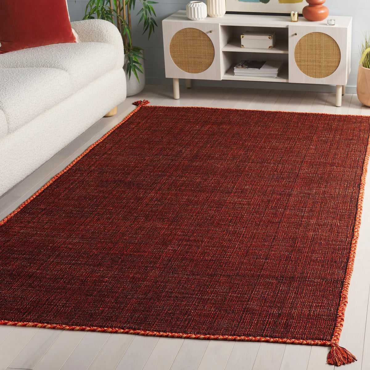 Safavieh Montauk 4'-0" x 6'-0" Rug in Orange / Black