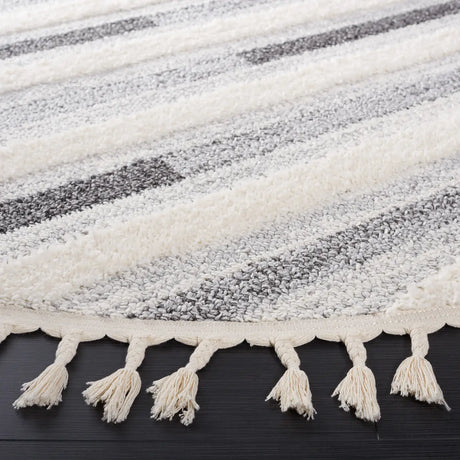 Safavieh Moroccan Tassel Shag 6'-7" x 6'-7" Rug in Ivory / Grey