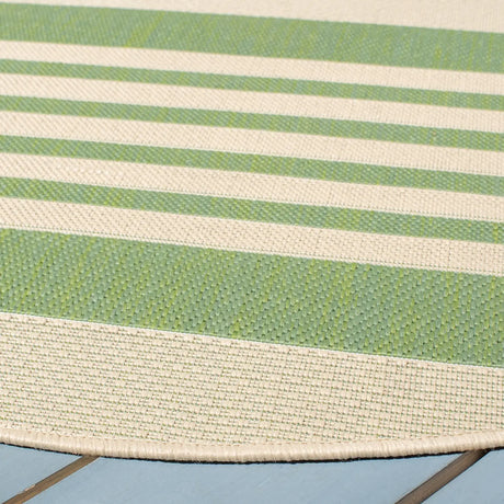Safavieh Courtyard 5'-3" x 5'-3" Rug in Green / Beige