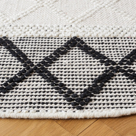 Safavieh Natura 6'-0" x 6'-0" Rug in Ivory / Black