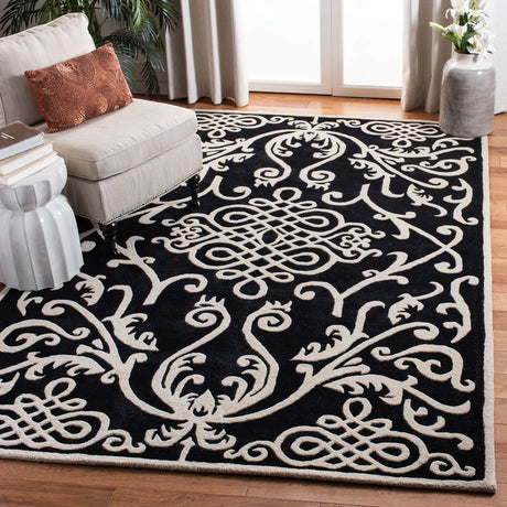 Safavieh Soho 6'-0" x 9'-0" Rug in Black / Ivory