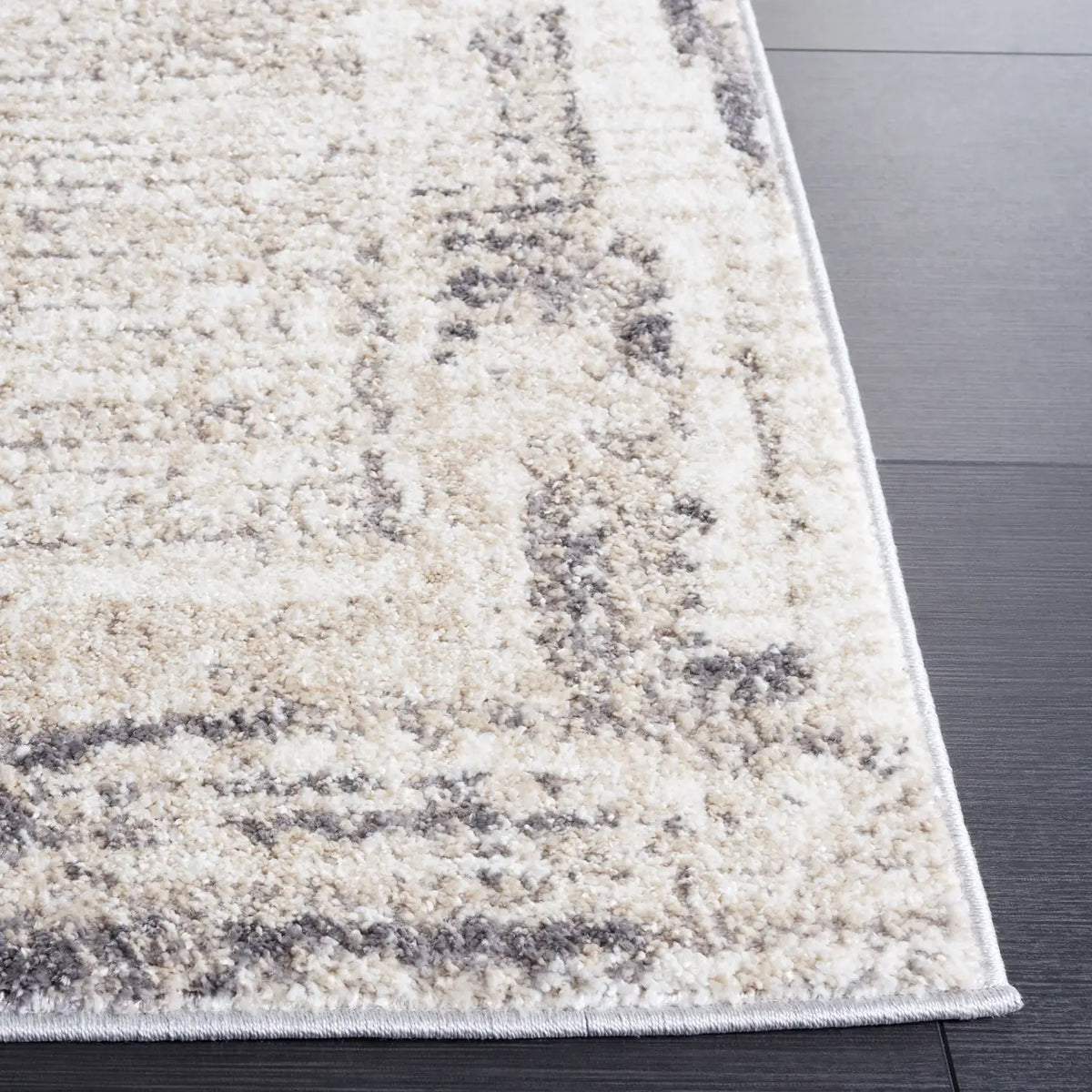 Safavieh Opal 4'-0" x 6'-0" Rug in Ivory / Grey