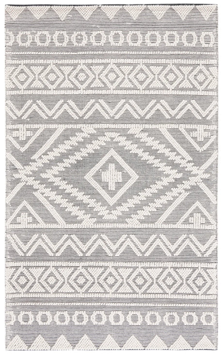 Safavieh Natura 4'-0" x 6'-0" Rug in Black / Ivory