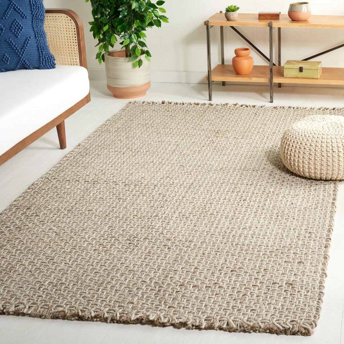 Safavieh Natural Fiber 4'-0" x 6'-0" Rug in Natural / Grey