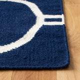 Safavieh Dhurries 4'-0" x 6'-0" Rug in Navy / Ivory