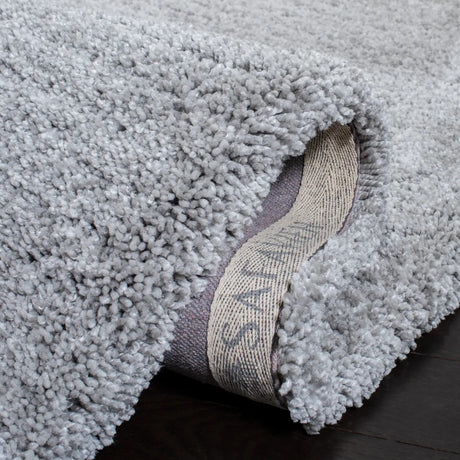 Safavieh Ultimate Shag 4'-0" x 6'-0" Rug in Silver / Silver