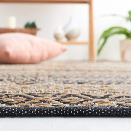 Safavieh Natural Fiber 4'-0" x 6'-0" Rug in Black / Natural