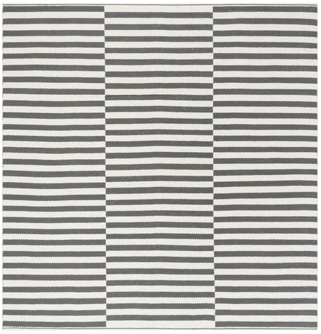 Safavieh Montauk 6'-0" x 6'-0" Rug in Ivory / Grey