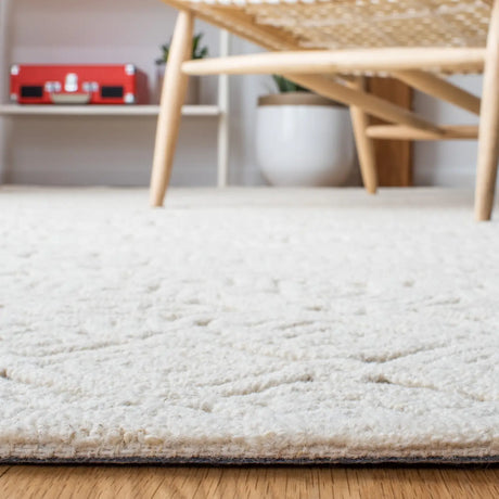 Safavieh Textural 4'-0" x 6'-0" Rug in Ivory