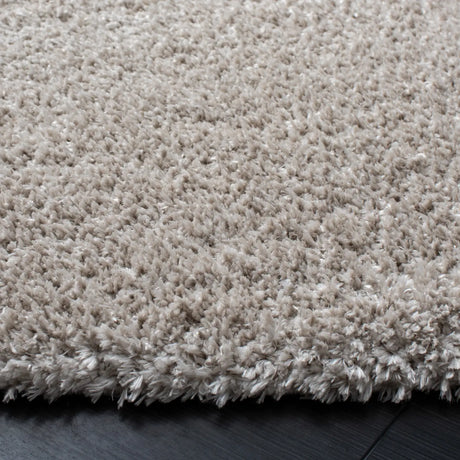 Safavieh Decora Shaggy 6'-7" x 6'-7" Rug in Grey