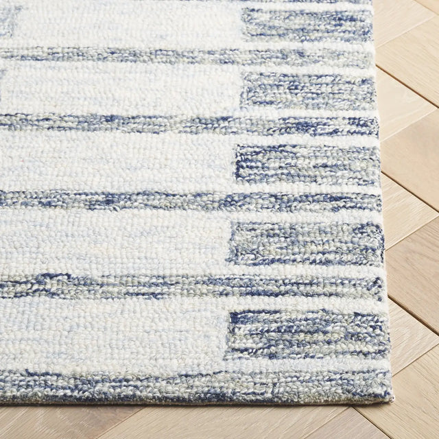 Safavieh Ebony 4'-0" x 6'-0" Rug in Ivory / Blue