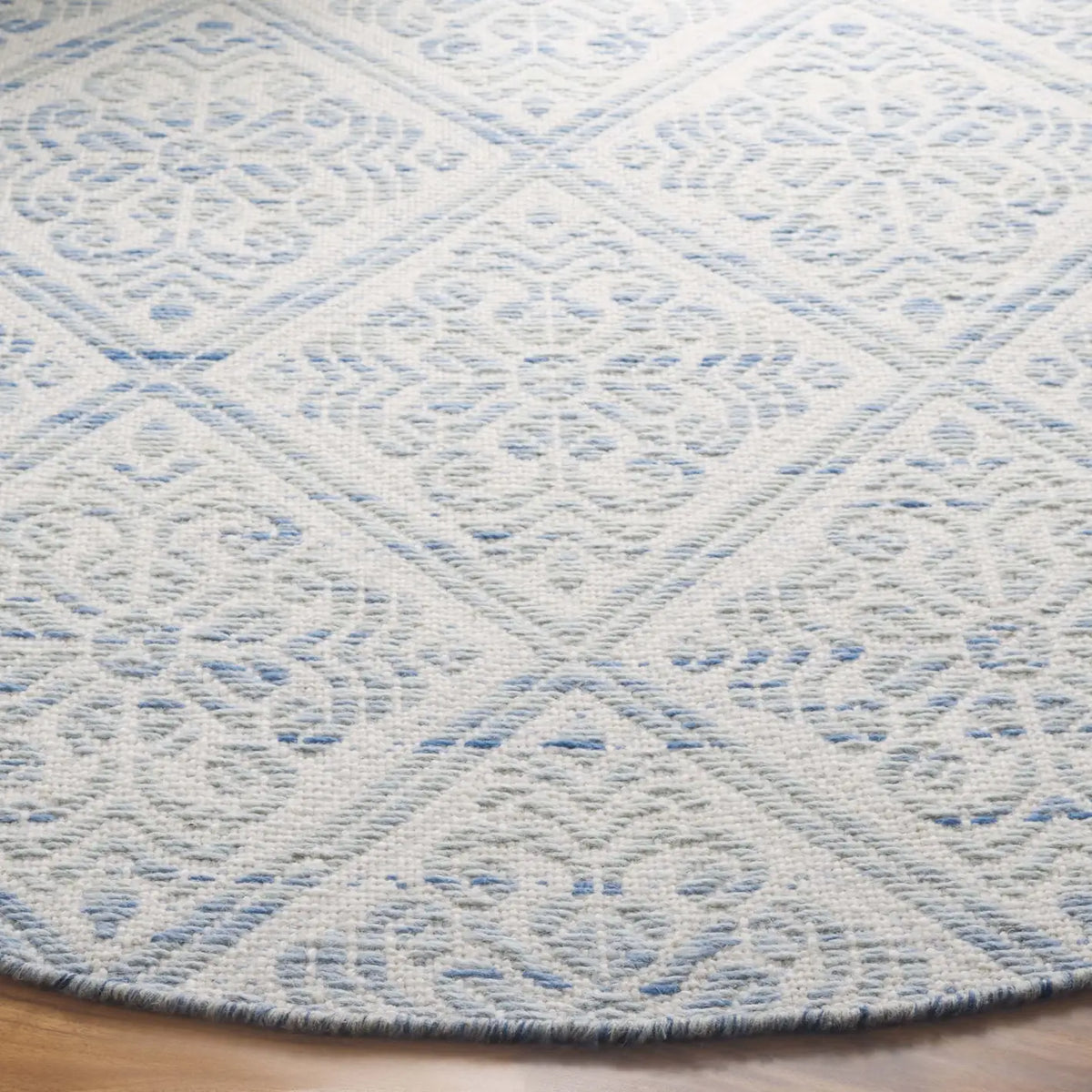 Safavieh Kilim 6'-0" x 6'-0" Rug in Blue / Ivory