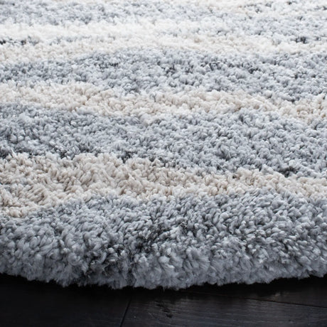 Safavieh Fontana Shag  800 6'-7" x 6'-7" Rug in Grey / Ivory