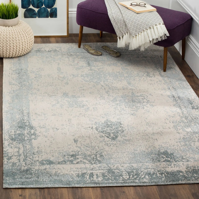 Safavieh Classic Vintage 5'-0" x 8'-0" Rug in Grey