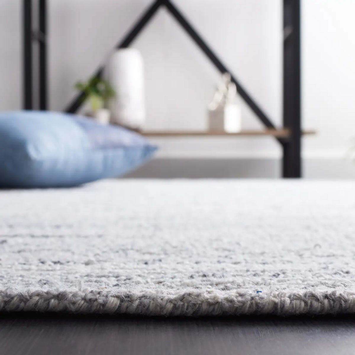 Safavieh Mirage 4'-0" x 6'-0" Rug in Blue / Ivory