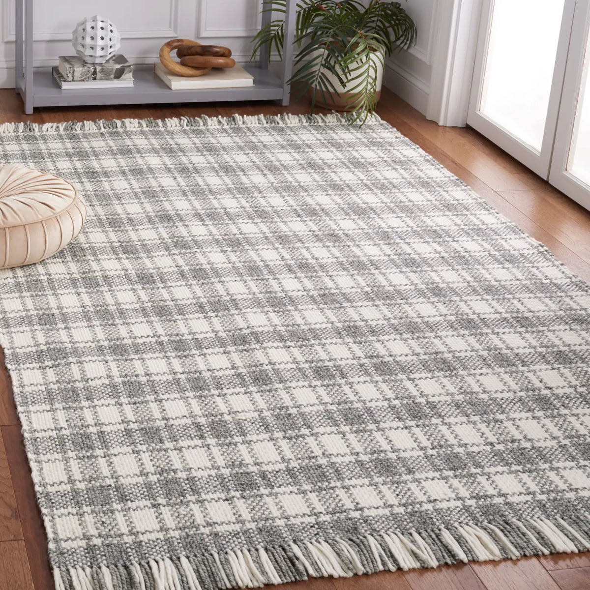 Safavieh Natura 5'-0" x 8'-0" Rug in Grey / Ivory