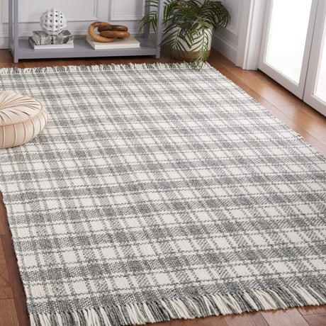 Safavieh Natura 5'-0" x 8'-0" Rug in Grey / Ivory