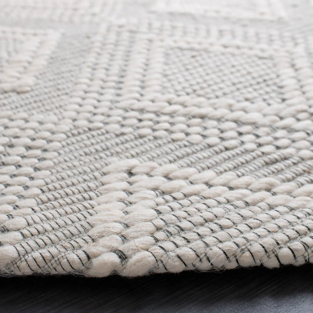 Safavieh Marbella 6'-0" x 6'-0" Rug in Ivory