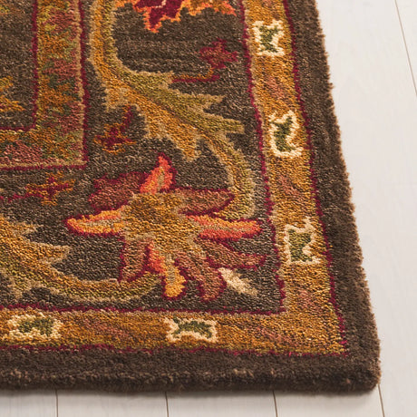 Safavieh Antiquity 5'-0" x 8'-0" Rug in Green / Gold