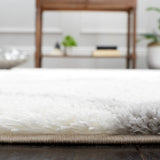 Safavieh Tahoe Shag 4'-0" x 6'-0" Rug in White / Grey