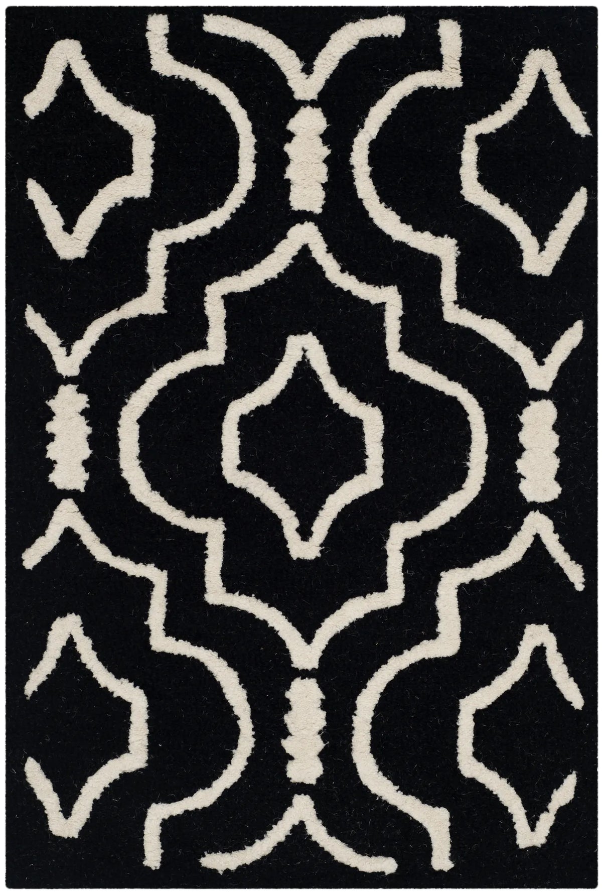 Safavieh Cambridge 2'-0" x 3'-0" Rug in Black / Ivory