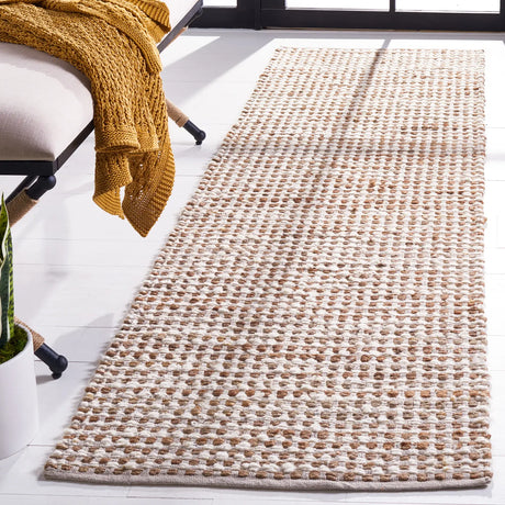 Safavieh Natura 2'-3" x 10'-0" Rug in Beige / Ivory