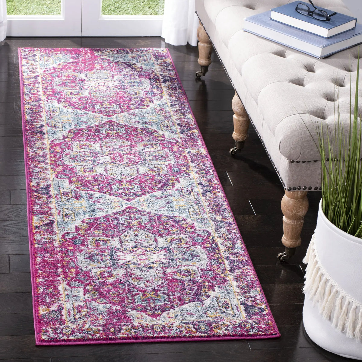 Safavieh Evoke 2'-2" x 7'-0" Rug in Fuchsia / Ivory