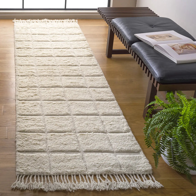 Safavieh Vermont 2'-3" x 8'-0" Rug in Ivory