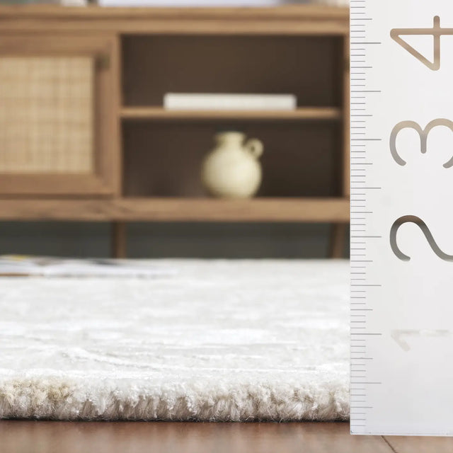 Safavieh Glamour 4'-0" x 6'-0" Rug in Ivory