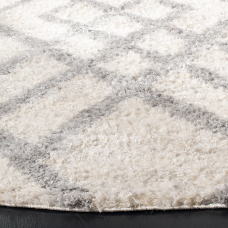 Safavieh Berber Shag 200 5'-3" x 5'-3" Rug in Cream / Grey